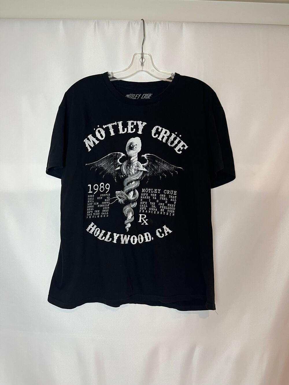 Mötley Crüe “1989 Hollywood CA” Graphic Tee — ©2022 Licensed